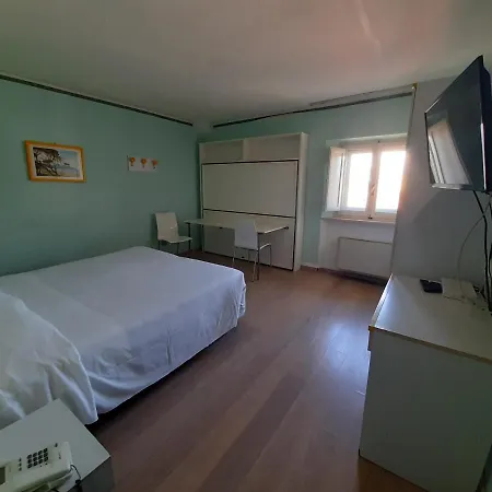 Elba 3*