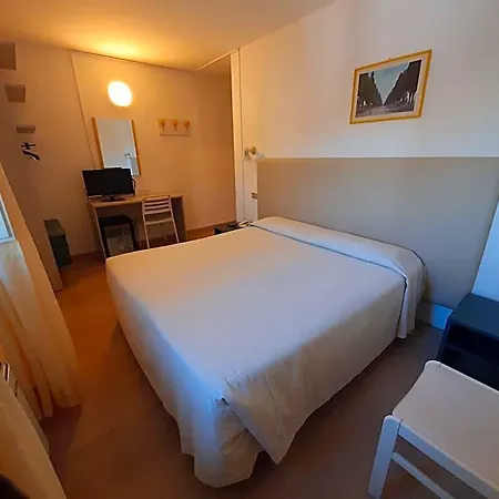 Elba 3*